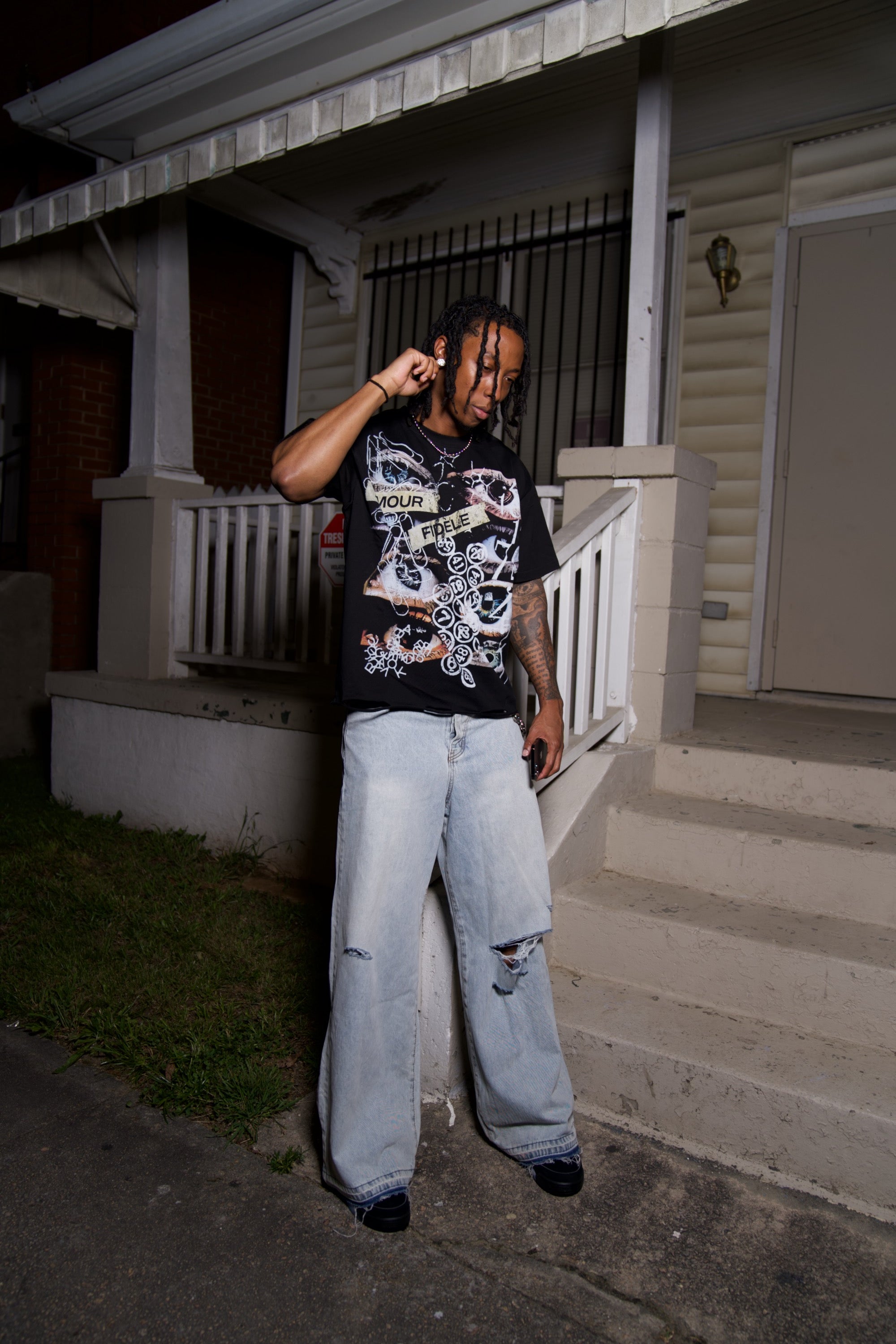"REAL EYEZ REALIZE" Distressed tee